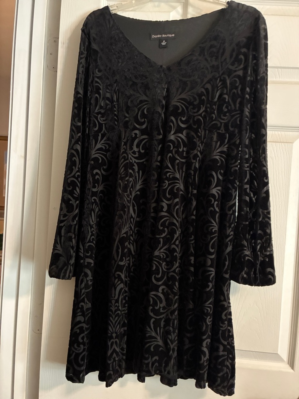 Danillo Boutique Black Velvet Burnout V-Neck Long Sleeve Dress